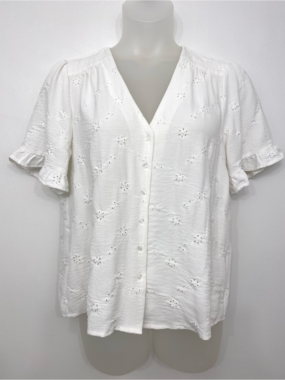 Haver + Blair London White Eyelet Embroidered Blouse Ruffle Sleeve Top L
